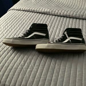Black Van high tops women 8/ men’s 6.5